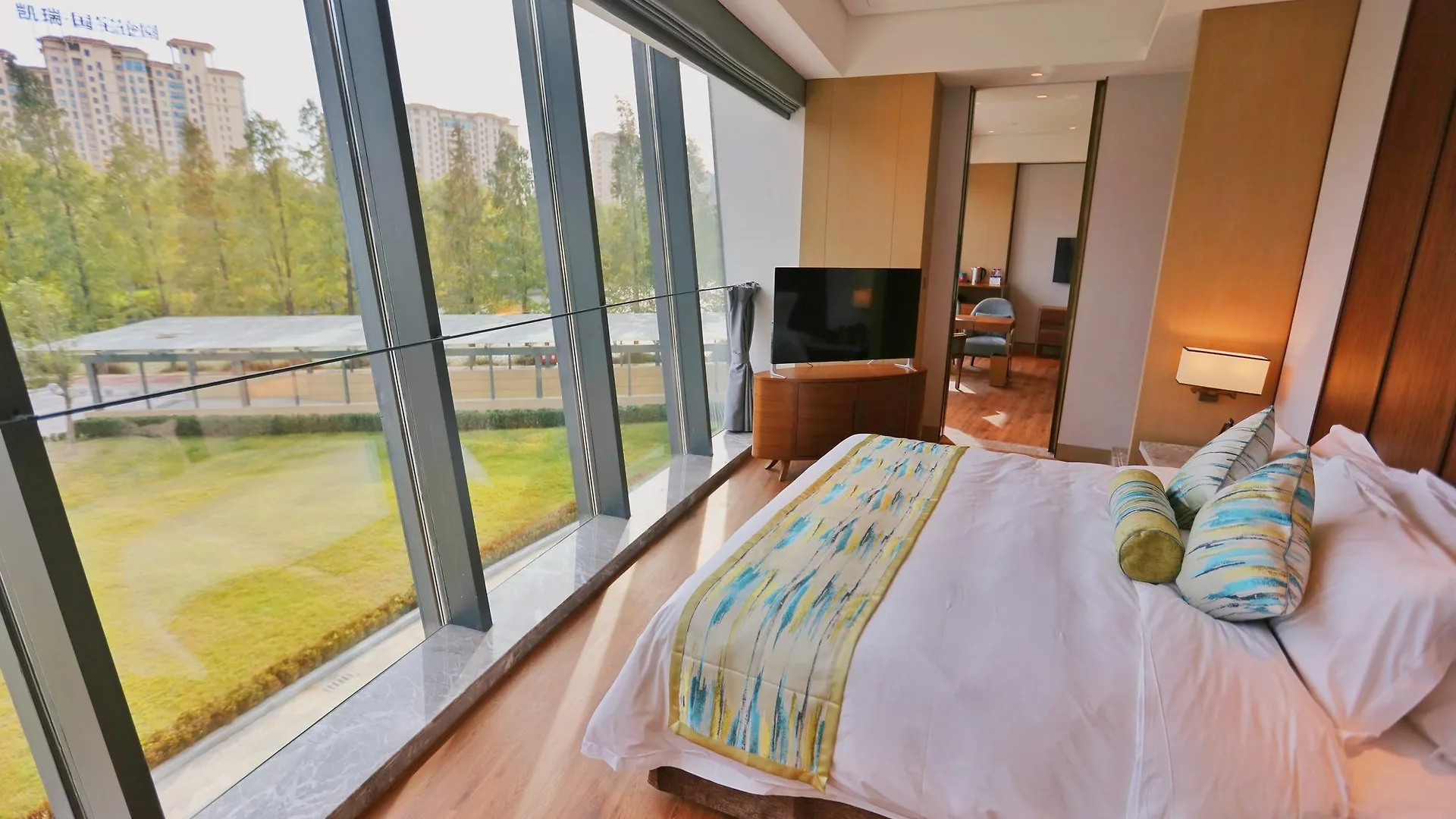 לואיאנג Yading Peninsula Hotel סין