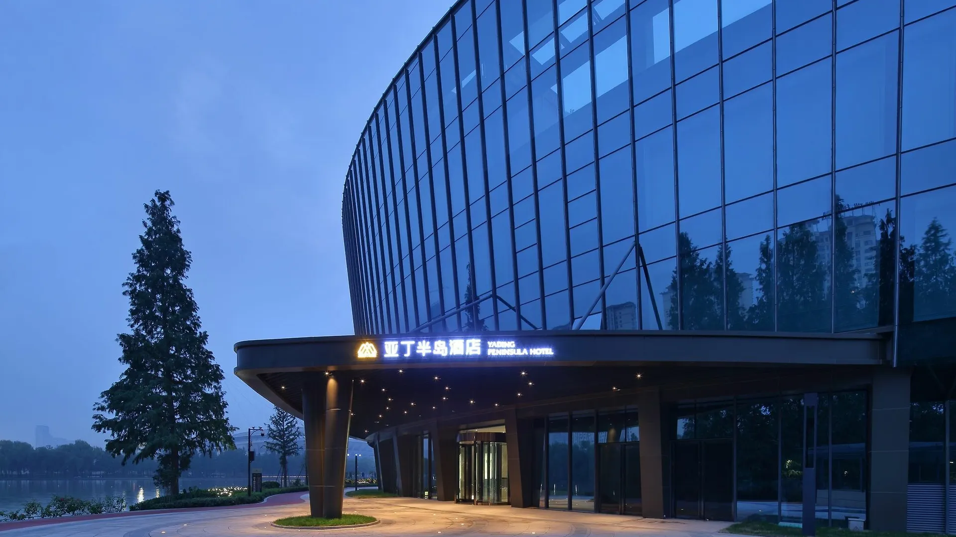 לואיאנג Yading Peninsula Hotel
