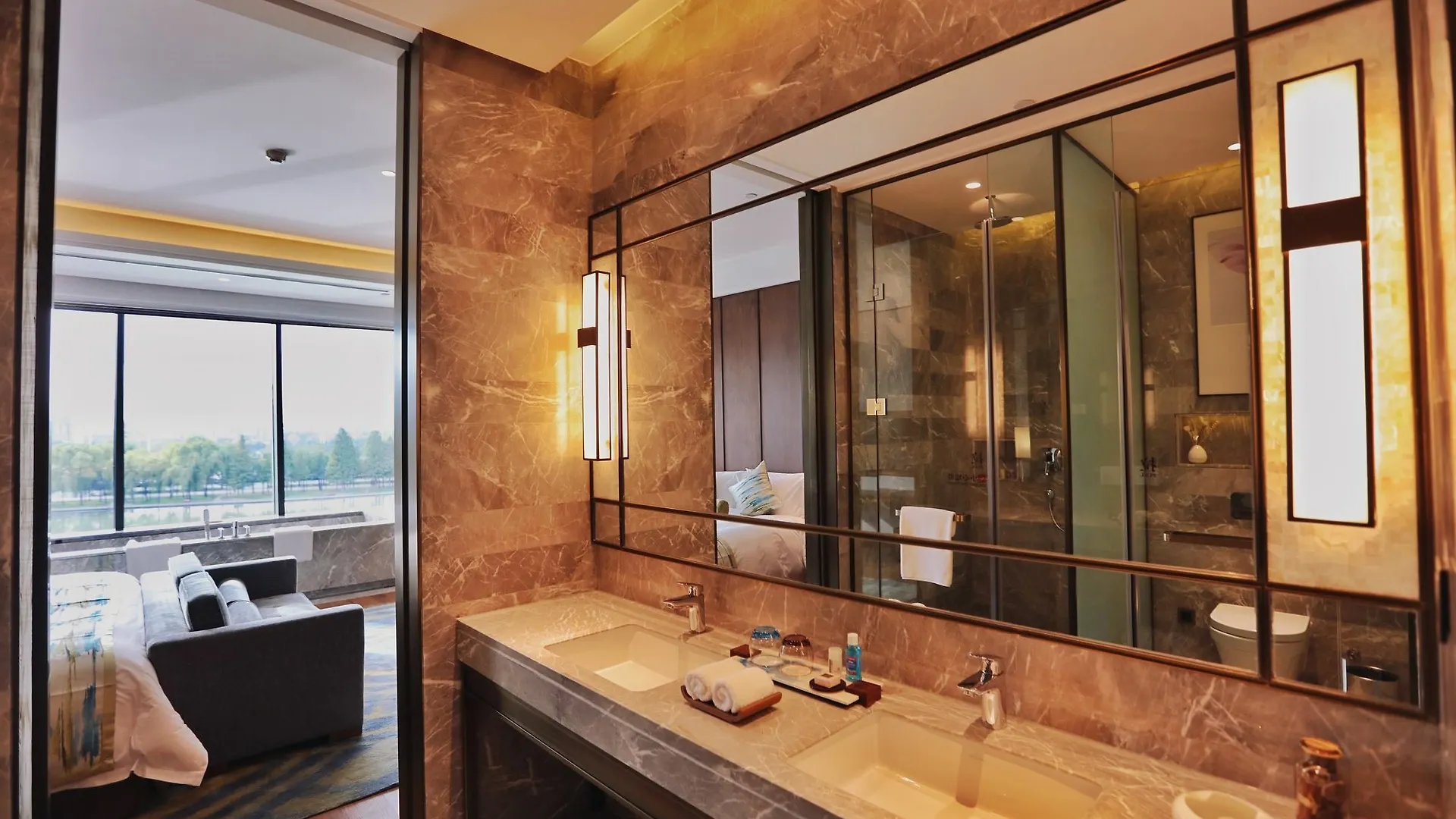 לואיאנג Yading Peninsula Hotel 4*,  סין